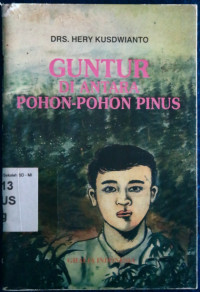 Guntur Diantara Pohon Pinus